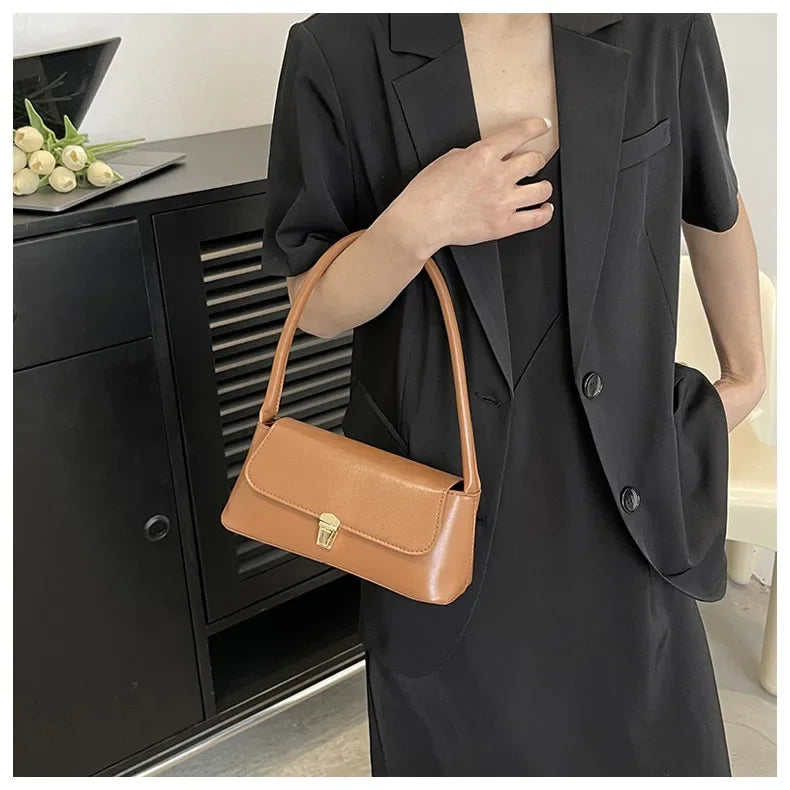 Women's Shoulder Bag Handbag Retro Baguette Bag Underarm Bag Fashion New Hand Shoulder Bag