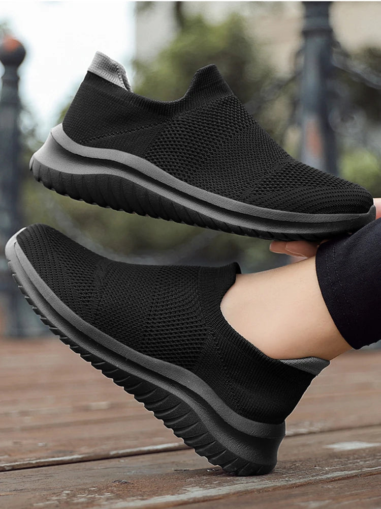 2024 New Comfortable casual shoes man classic sneakers Durable black Flat Canvas Shoes sneakers