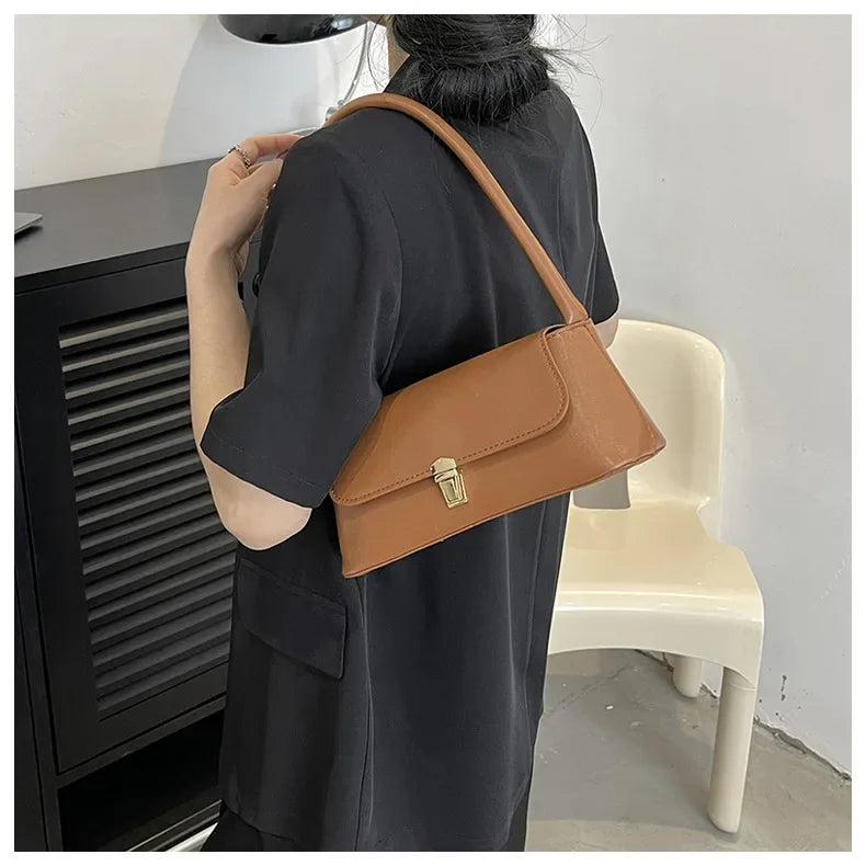 Women's Shoulder Bag Handbag Retro Baguette Bag Underarm Bag Fashion New Hand Shoulder Bag